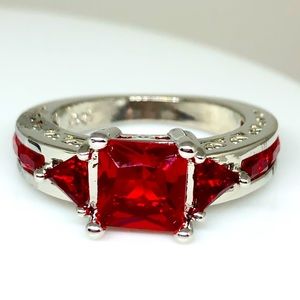 925/14kw Gold Ruby Red CZ Ring